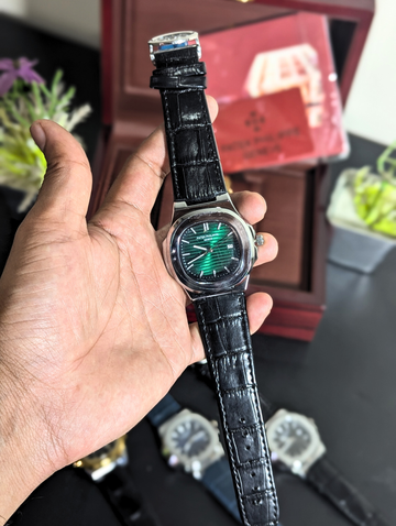 Patek Philippe Nautilus Emerald Green Textured Dial Watch for Men – Date Display Steel Case Black Crocodile Leather Strap Luxury Wristwatch