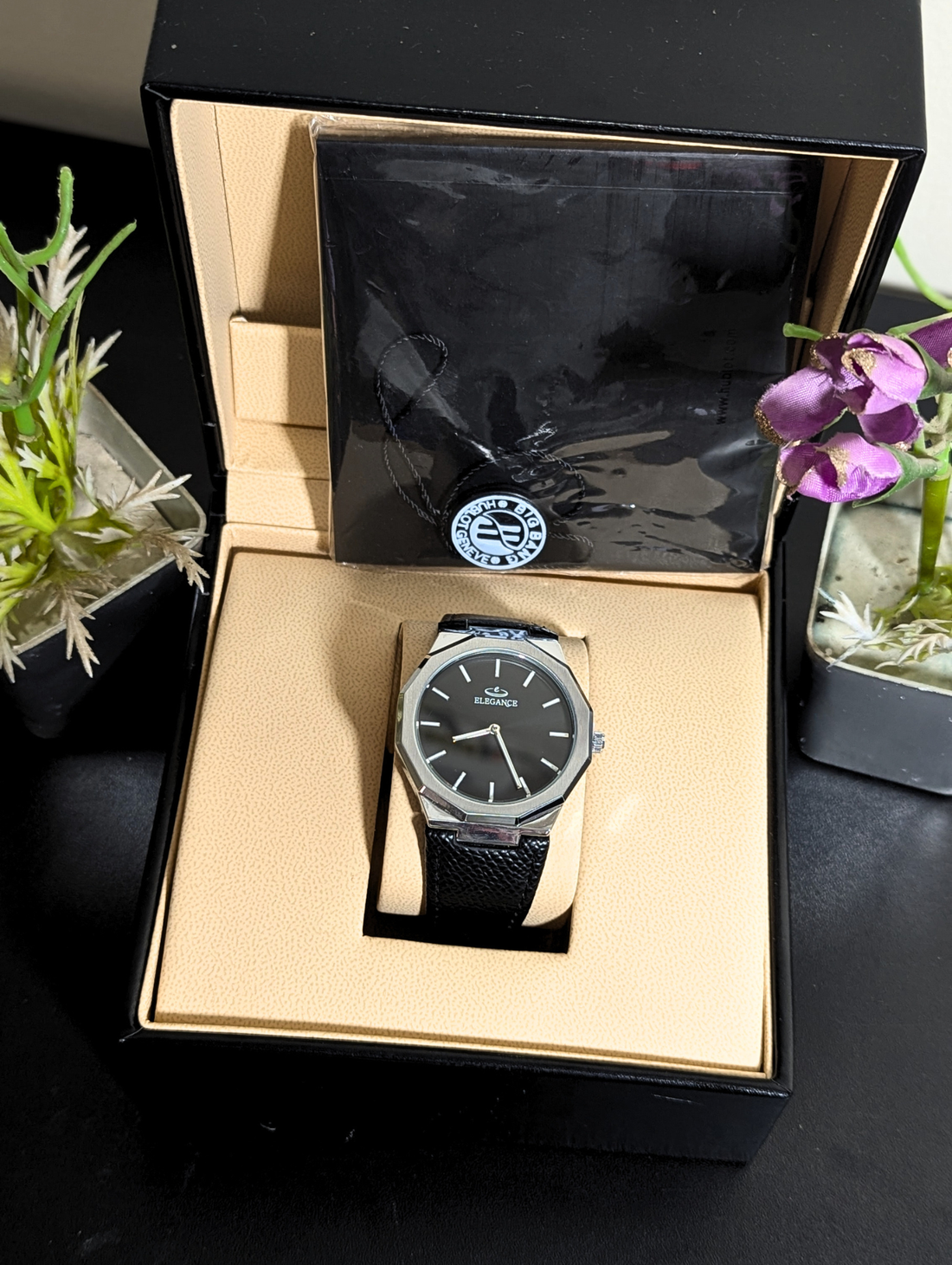 ELEGANCE Luxury Minimalist Watch | Sleek Silver Geometric Case Black Textured Leather Wristwatch