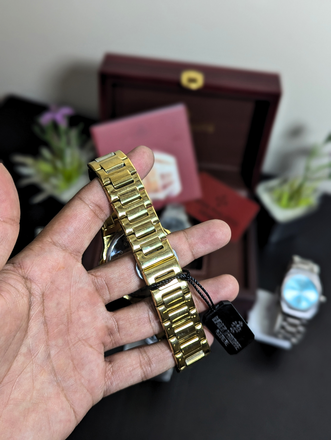 Patek Philippe Nautilus Full Gold Watch for Men – Silver Textured Dial Date Display Yellow Gold Plated Integrated Bracelet Geneve Luxury Wristwatch